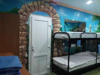 Хостелы Hostel Katrin Винница Спальное место на двухъярусной кровати в общем номере для мужчин-14