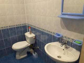 Хостелы Hostel Katrin Винница Спальное место на двухъярусной кровати в общем номере для мужчин-56