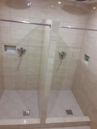 Хостелы Hostel Katrin Винница Спальное место на двухъярусной кровати в общем номере для мужчин-58