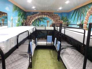 Хостелы Hostel Katrin Винница Спальное место на двухъярусной кровати в общем номере для мужчин-60